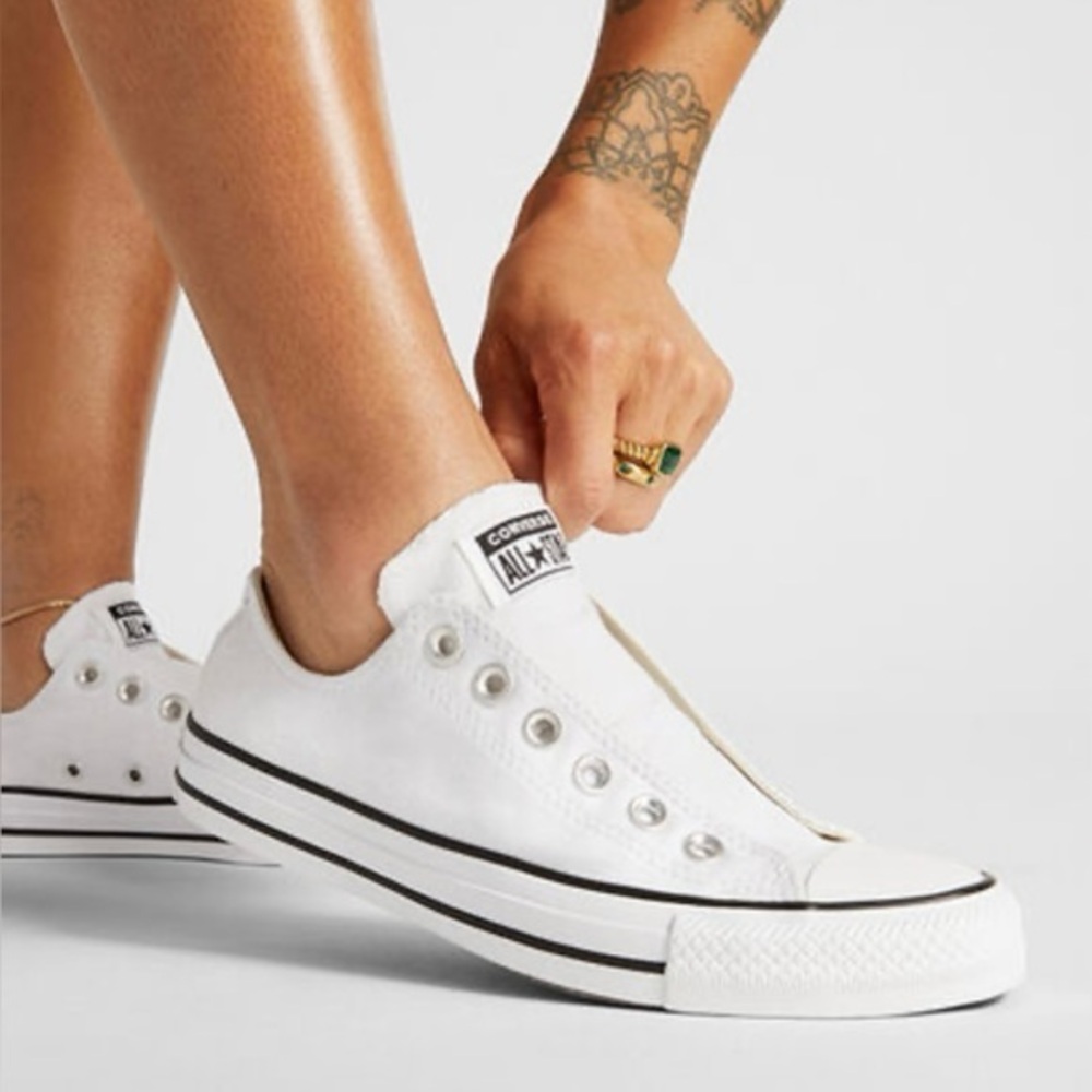 ❇️NWT❇️Converse Slip On Canvas Sneakers